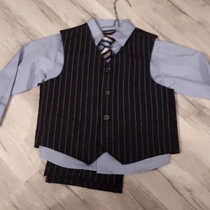 VAN HEUSEN 4PC VEST SET SIZE 4